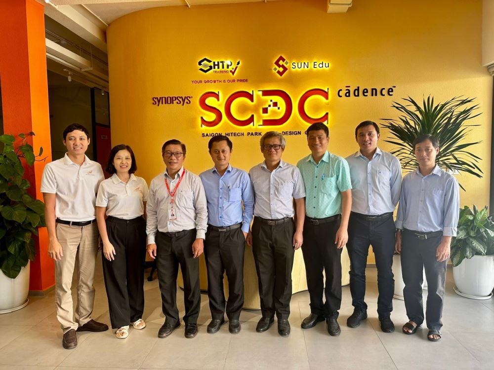 LHU cùng Đoàn các Ban ngành tỉnh làm việc tại Trung tâm thiết kế vi mạch bán dẫn ESC, Công ty SunEdu