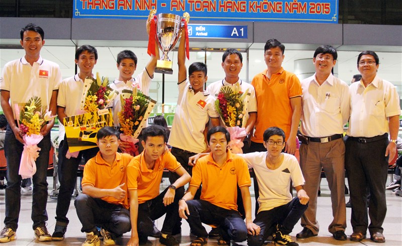 NHÀ VÔ ĐỊCH SHELL ECO MARATHON 2015