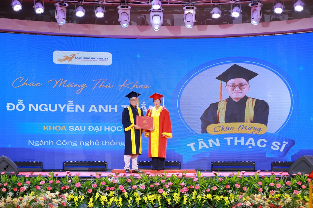 LHU vinh danh hơn 620 tân Khoa và lan tỏa yêu thương trong Lễ trao bằng tốt nghiệp 2025